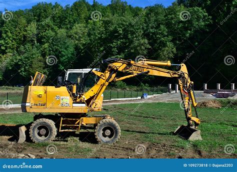 How to Grade land with an Excavator